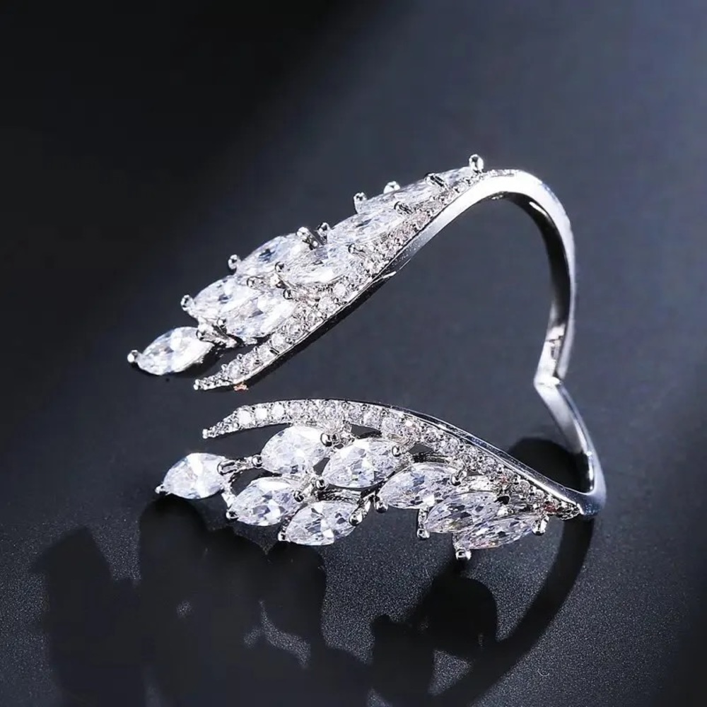 Elegant Silver Leaf Design Women's Ring
